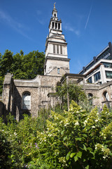 Fototapeta na wymiar Christchurch Greyfriars Garden in London