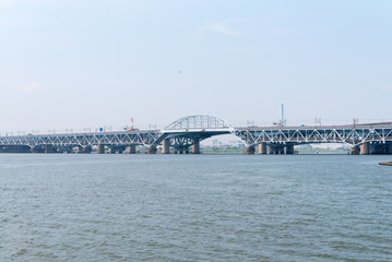 Obraz premium 京葉線荒川橋梁と荒川河口橋