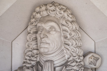 Fototapeta premium Sir Christopher Wren Sculpture in London