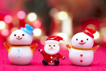 クリスマスイメージ　サンタと雪だるま