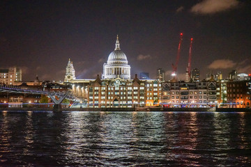 Fototapeta na wymiar Thames River by night