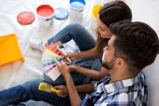 Choosing colors for painting walls at new home