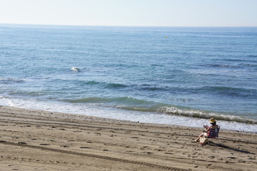Fototapeta na wymiar reading on the beach