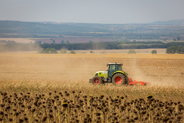 Fototapeta premium tractor harvest 