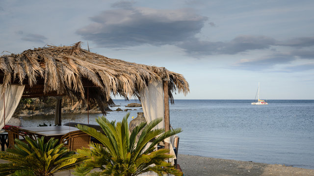 Momento chill out en playa de Garbet en Colera, provincia de girona, Catalu&ntilde;a, Espa&ntilde;a