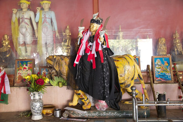 Shwezigon Pagoda, Bagan, Myanmar