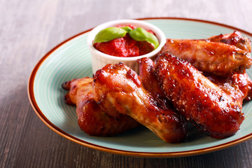 Roast chicken wings and tomato sauce