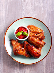 Roast chicken wings and tomato sauce