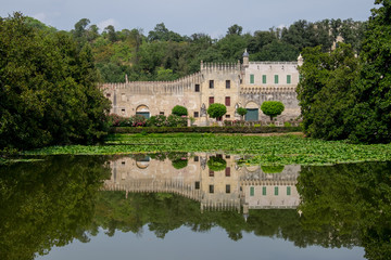 Obraz premium Italian Villa Reflection