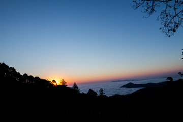 Amanecer en las montañas