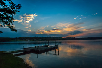 Fototapeta na wymiar Sunset at the lake 01