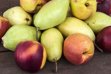 Summer fruit in a fruit basket, pear, apple and nectarine...
web design according pears and nectarines photos

