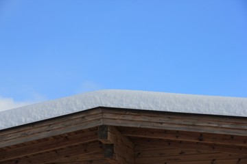 Dachgiebel im Winter