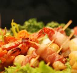 Barbequed prawn salad with shrimp lettuce and green lime