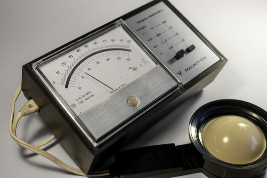 Lux meter for measuring the intensity of light on a light background. Soviet-made device. It consists of a dial gauge and an external sensor.