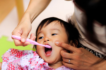ハミガキする子供