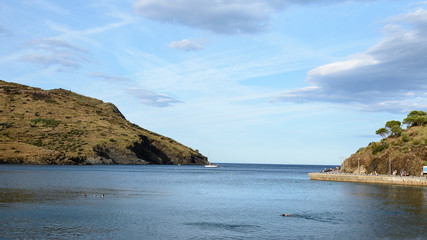 Fototapeta premium Playa del municipio de Portbou, Costa brava, Cataluña