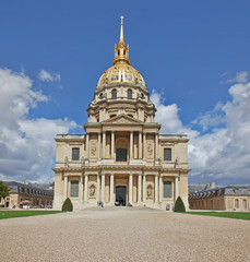 Obraz premium The Dôme des Invalides in Les invalides complex in Paris, France