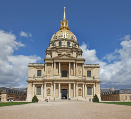 Obraz premium The Dôme des Invalides in Les invalides complex in Paris, France
