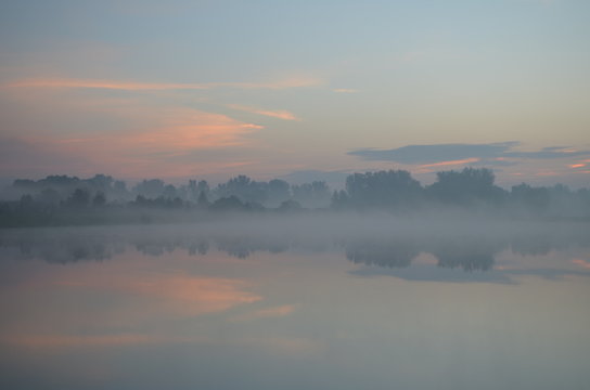 Świt nad jeziorem/Dawn by the lake