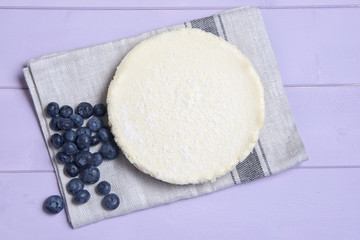Vanilla cheesecake surrounded with blueberries