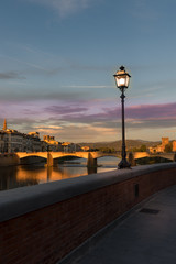 Fototapeta na wymiar Sonnenuntergang an der Ponte alle Grazie