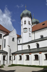 Fototapeta na wymiar Türme der Klosterkirche Seeon