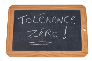 Obraz premium Tolérance zéro écrit sur une ardoise 