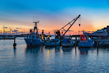 Obraz premium marina bork havn with historic crane after sunset
