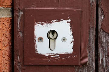 altes angesrichenes Türschloss