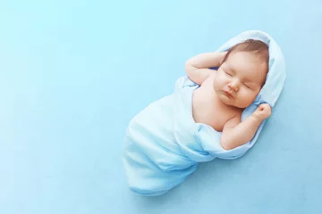 Fototapeten Newborn baby boy sleep on blue blanket © svetlanasmirnova