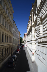 Wąska ulica w Pradze/Narrow street in Prague, Czech Republic - obrazy, fototapety, plakaty