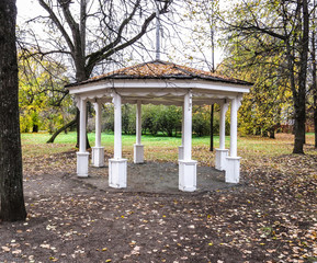 Беседка в парке