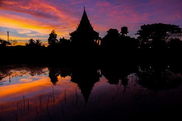 Wat Daowadeung Kae Dam
