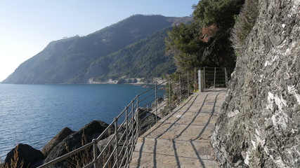 Obraz premium Camminata sul mar Ligure a Framura, via del Mare