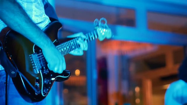 guitarist play guitar