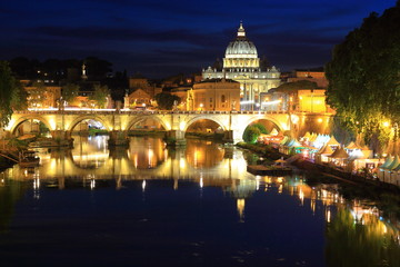Fototapeta na wymiar Rome St. Peter's Basilica night