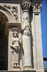 Obraz premium Detalles arquitectónicos del Ayuntamiento de Sevilla, España