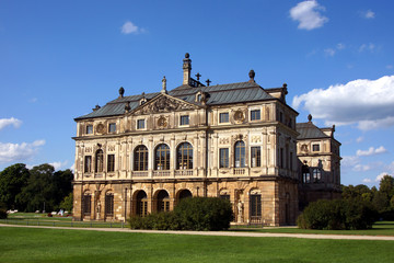 Fototapeta na wymiar Palais im Grossen Garten Dresden