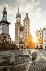 Pomnik Adama Mickiewicza i Bazylika Mariacka na Rynku Głównym w Krakowie - obrazy, fototapety, plakaty