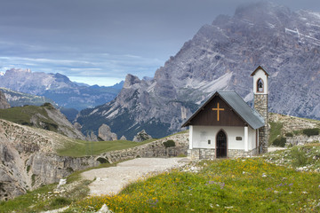Fototapeta na wymiar alone church on the path in mountains in Italy