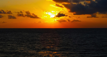 Fototapeta na wymiar Evening sunset on sea