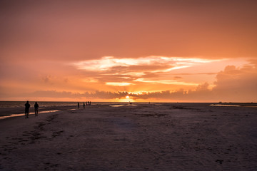 Fototapeta premium Sunset Walking down the beach 