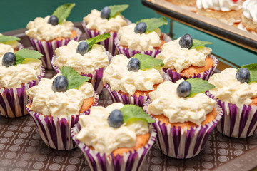Cake with blueberry and mint