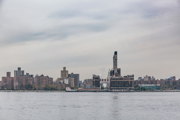 Naklejka premium Citi view from East River park, Brooklyn