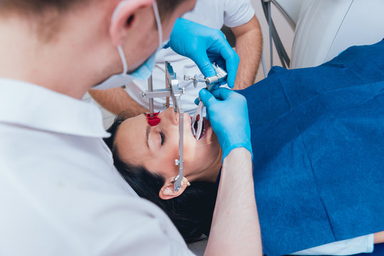 Installation of the face-bow. Functional diagnostics.