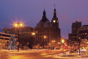 Fototapeta na wymiar Milwaukee City Hall during Christmas