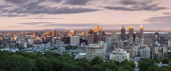 Fototapeta na wymiar Panorama of Montreal at sunset