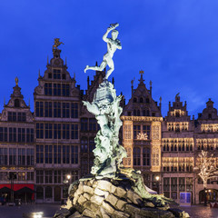 Fototapeta premium Brabo Fountain on Grote Markt in Antwerp