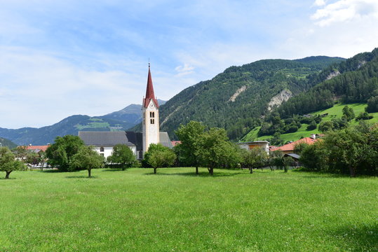 Kath. Pfarrkirche hl. Leonhard in Ried im Oberinntal - Tirol